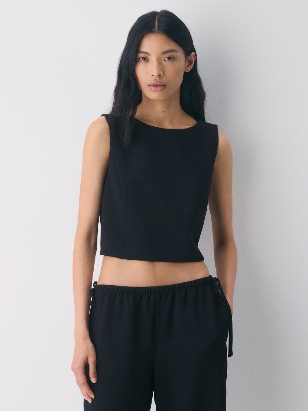 Aritzia Crepette Cavalier Black Sleeveless Crop Top Large NEW Minimalist